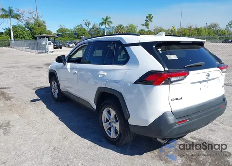 2021 Toyota Rav4 Xle z USA, uszkodzony, nr VIN 2T3W1RFV2MC163587